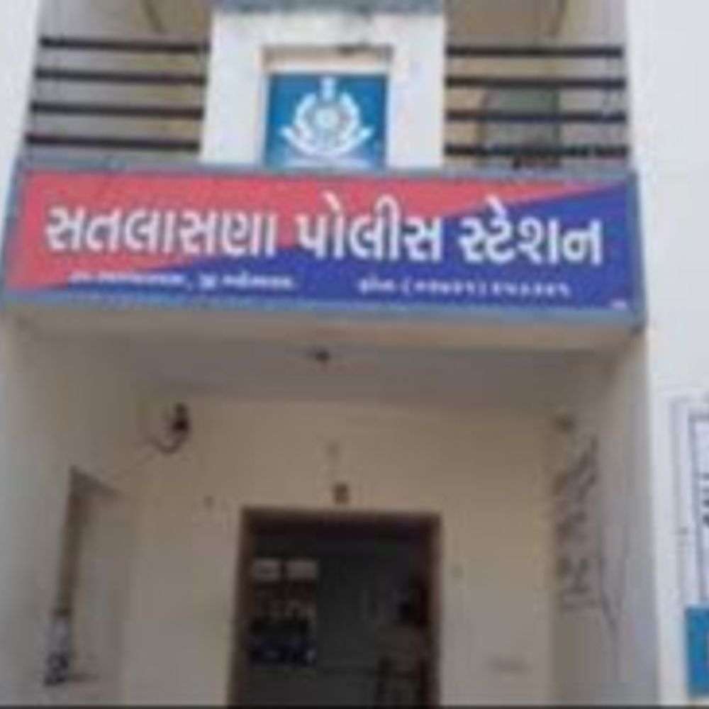 અરજી પાછી ખેંચવા રાજકીય વગ ધરાવનારે વેપારીને મારી નાખવાની ધમકી:ભાણાના લગ્ન પ્રસંગે વરઘોડો કાઢવા બાબતે વિવાદ, સતલાસણામાં પાર્લર ચલાવતા આઘેડની ફરિયાદ