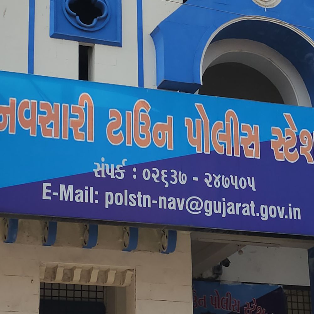 નવસારીમાં વૃદ્ધ ગેલેરીમાંથી પટકાયા:સંતુલન ગુમાવતા ગંભીર ઈજા, બે દિવસ બાદ સારવાર દરમિયાન નિધન