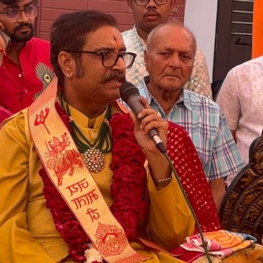 વડોદરામાં ભાવિ આચાર્ય મહારાજની હાજરીમાં ગંગા પૂજન:કનુભાઈ પટેલના યજમાનપદે કાન્હા બંગલોઝ ખાતે ભવ્ય આયોજન