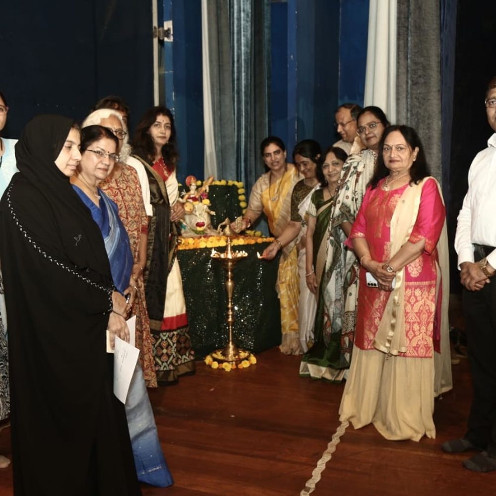 સુરતમાં મહિલા મેનોપોઝ અને કેન્સર જાગૃતિ કાર્યક્રમ યોજાયો:આંતરરાષ્ટ્રીય મહિલા દિને KP ફાઉન્ડેશન અને શિક્ષણ સમિતિનો સંયુક્ત ઉપક્રમ