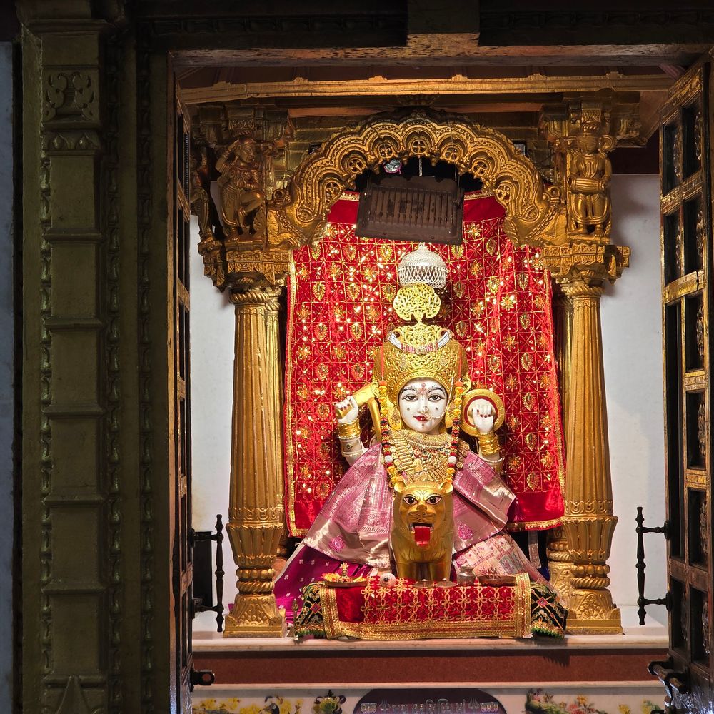 હિંમતનગર હરસિદ્ધિ માતાજી મંદિરે ચૈત્ર નવરાત્રિની તૈયારીઓ પૂર્ણ:આવતીકાલથી પ્રારંભ, રોશની અને શણગાર કરાયા