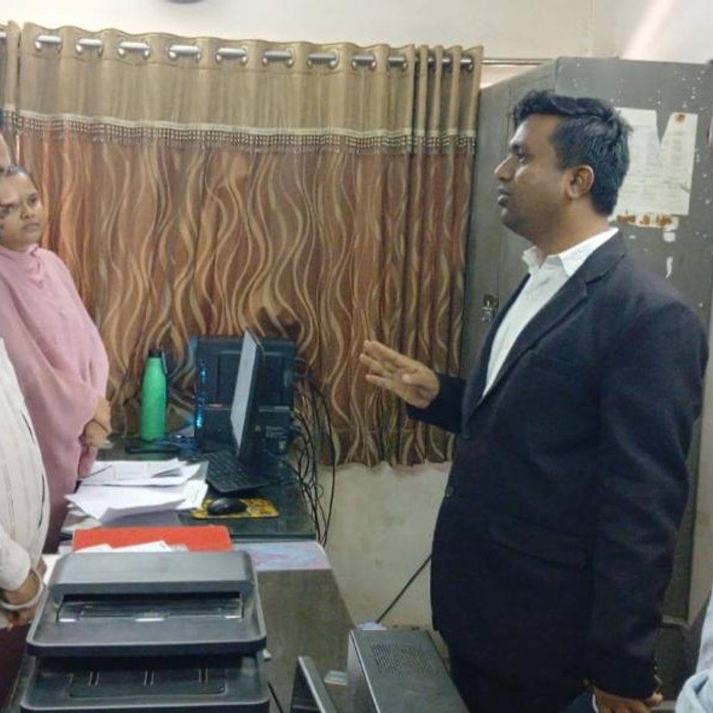 નાયબ કલેકટર મકવાણાએ ચોટીલા નગરપાલિકાના વહીવટદારનો ચાર્જ સંભાળ્યો:વિવિધ વિભાગોની કામગીરીની સમીક્ષા કરી, સુધારા સૂચવ્યા