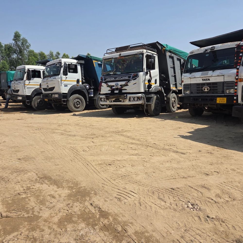 દેવગઢ બારીયામાં 9 રેતીના ડમ્પર ઝડપાયા:₹2.10 કરોડનો મુદ્દામાલ સીઝ, ખાણ ખનિજ વિભાગની કાર્યવાહી