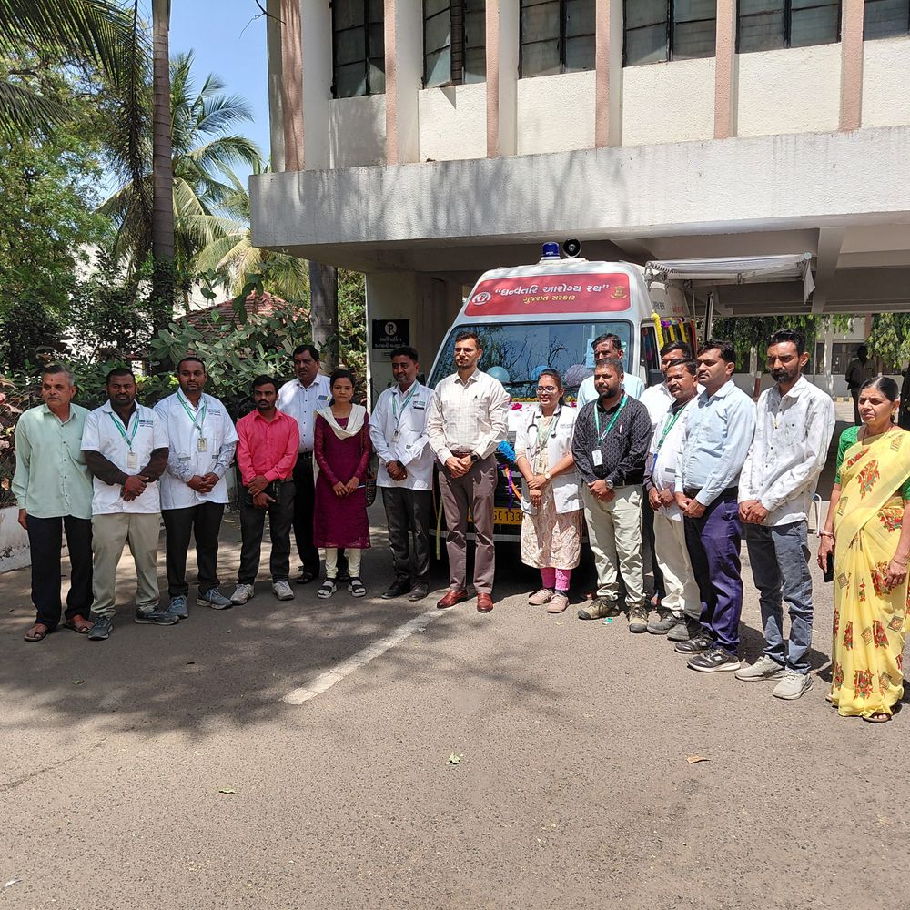 કાલોલના શ્રમિકો માટે ધન્વંતરી રથ ફાળવાયો:કલેક્ટર અજય દહિયાએ BP ચેક કરાવી ગુણવત્તા ચકાસી