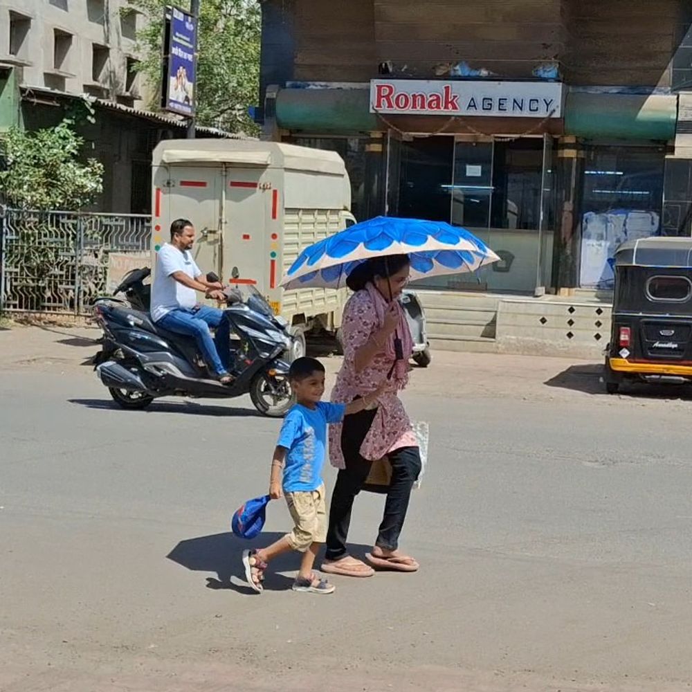 વલસાડમાં ગરમીનો પારો 28 ડિગ્રીએ પહોંચ્યો:ગઈકાલ કરતાં તાપમાન ઘટ્યું, તાલુકાઓની સ્થિતિ જાણો