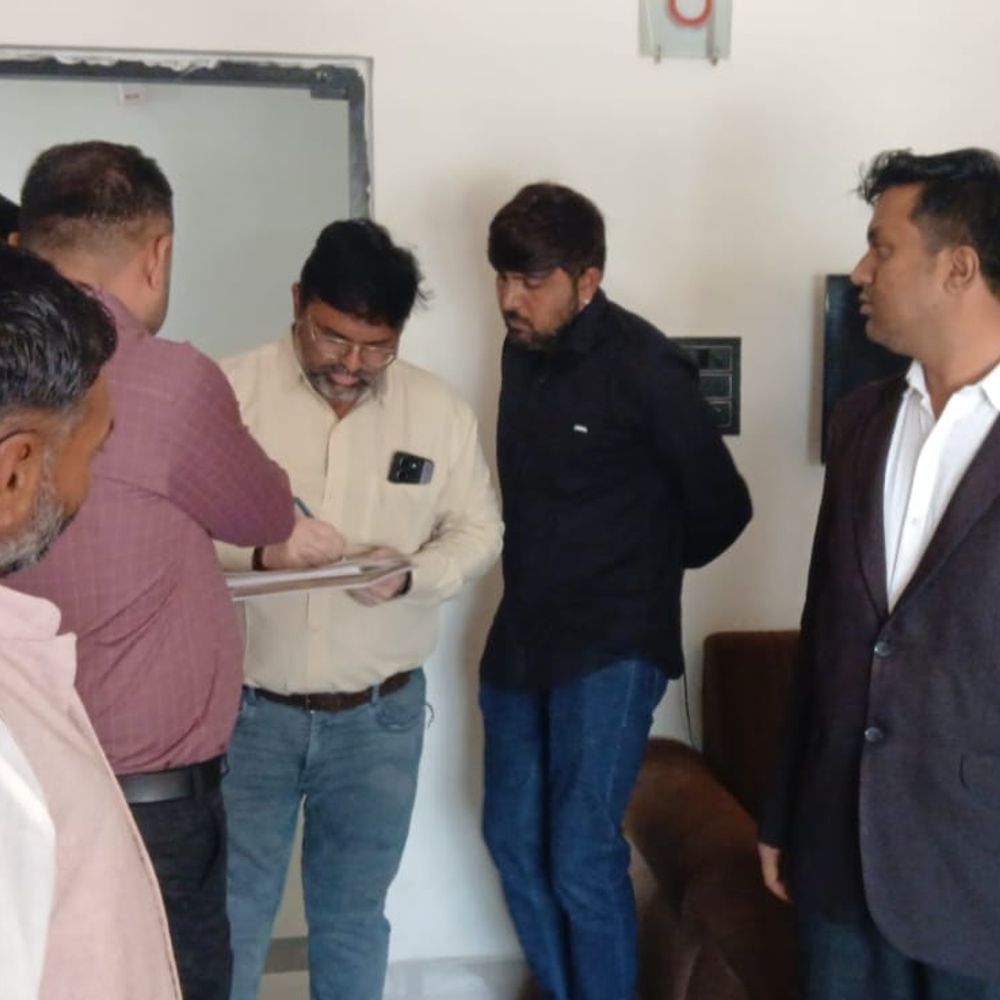 ચોટીલા સર્કિટ હાઉસમાં ગેરકાયદેસર રોકાયેલા 4 પકડાયા:નાયબ કલેક્ટરે આકસ્મિક તપાસ કરતા કાર્યવાહી કરાઈ