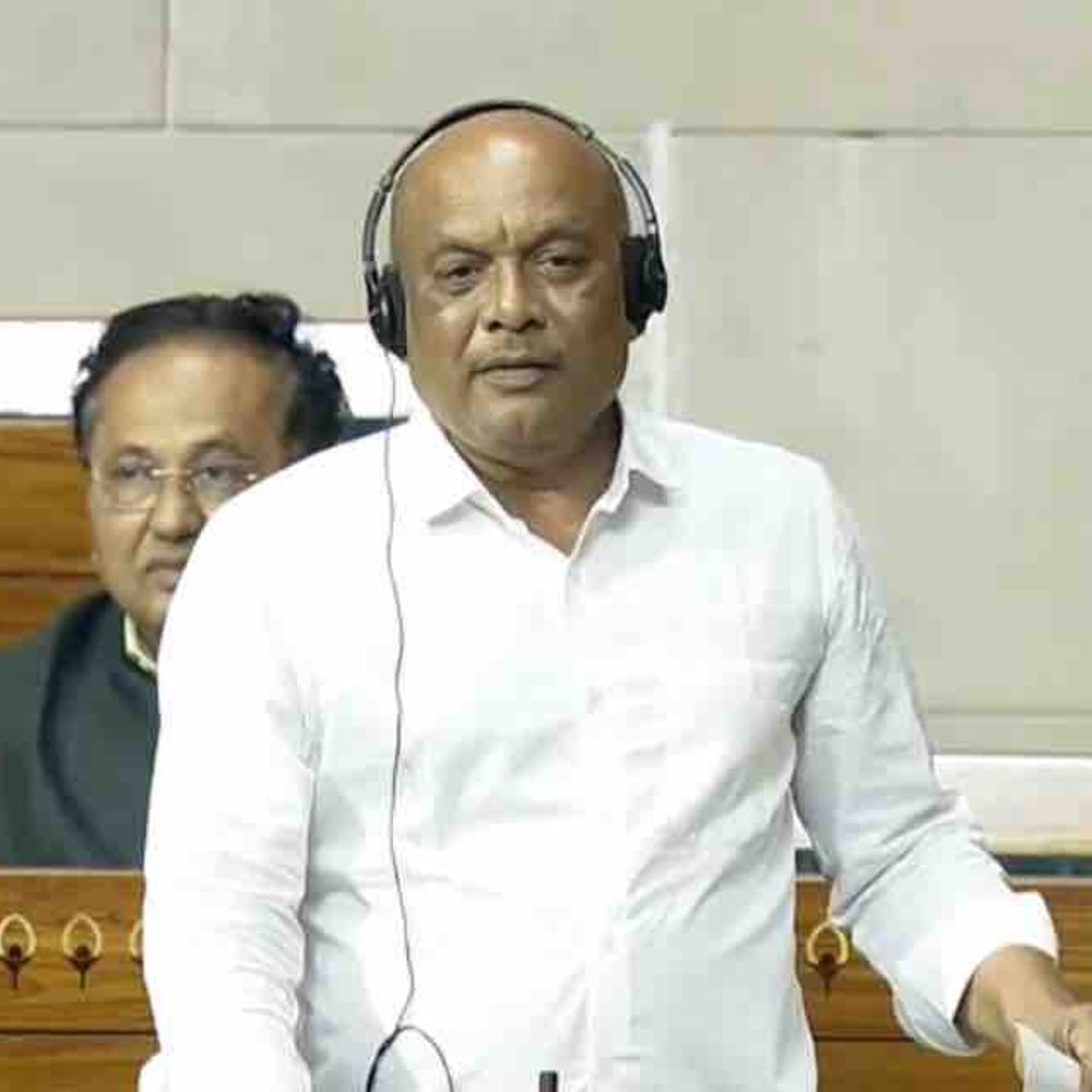 સાંસદ ભરત સુતરિયાએ અમરેલી માટે નવી ટ્રેનો, બ્રોડગેજ લાઇન અને રેલવે કારખાનાની લોકસભામાં માંગ કરી.