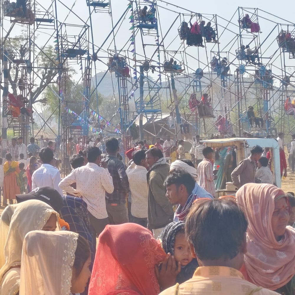 પોશીનાના ગુણ ભાખરીમાં ચિત્રવિચિત્રનો લોકમેળો ભરાયો:સાબરમતી, આકળ, વ્યાકળના ત્રિવેણી સંગમ તીર્થ પર આયોજન