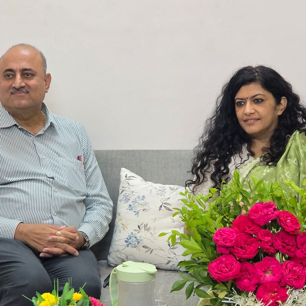 જામનગરમાં વહીવટદાર રાજનો પ્રારંભ:આરતી કંવરે મનપાનો ચાર્જ સંભાળ્યો, કલેક્ટર ઠક્કર જિલ્લા પંચાયતના વહીવટદાર