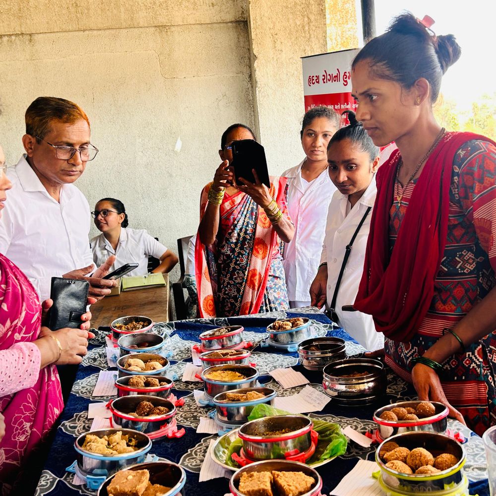 સેવા સેતુ કાર્યક્રમ થયો સાર્થક:રાજ્યના છેવાડાના કપરાડા તાલુકાના સુથારપાડા ગામે 1200થી વધુ અરજીઓનો સ્થળ પર નિકાલ