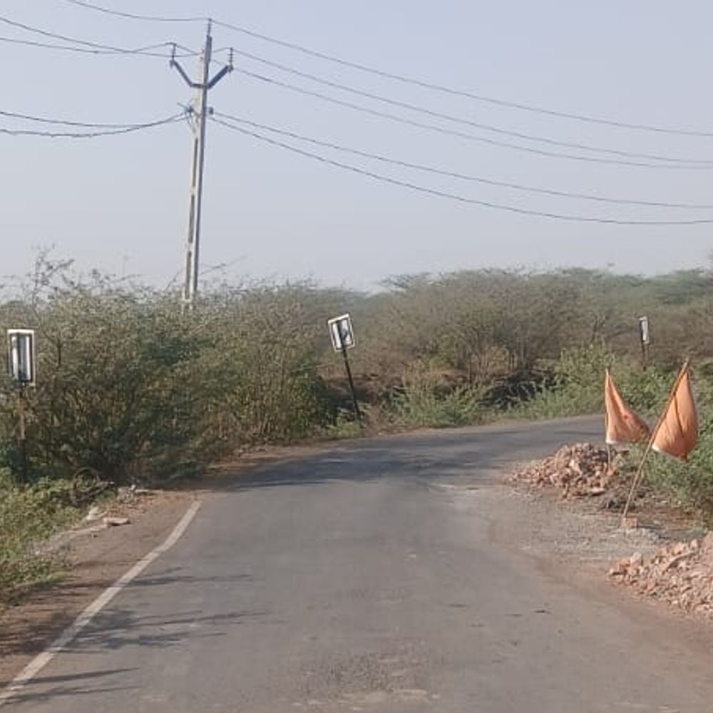 અંધારપટ્ટના કારણે સ્થાનિકોને હાલાકી:ભદેલીજગાલાલા વેકરિયામાં 8 સ્ટ્રીટલાઇટના અભાવે હાલાકી