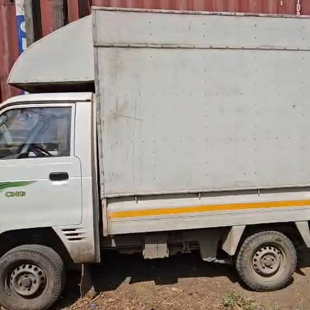 વાપી GIDC ચાર રસ્તા પરથી દારૂ ભરેલો ટેમ્પો ઝડપાયો:3.62 લાખના વિદેશી દારૂ સાથે 7.32 લાખનો મુદ્દામાલ જપ્ત, ટેમ્પો ચાલક-ક્લીનરની ધરપકડ