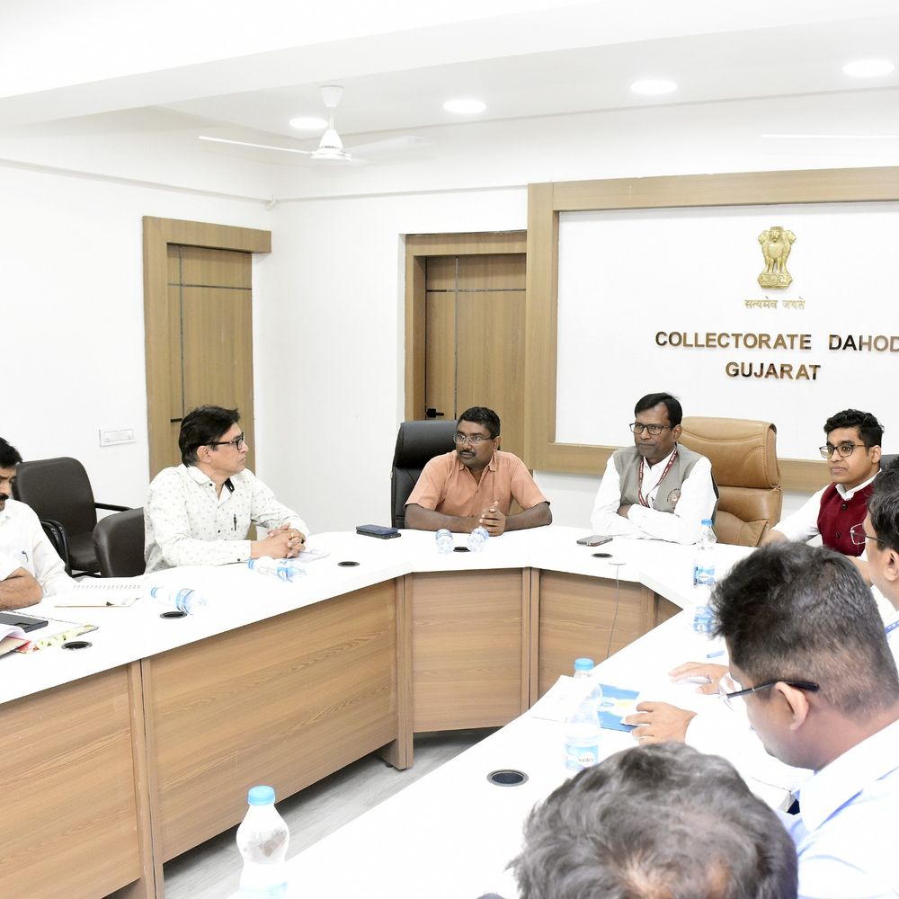 દાહોદમાં કેન્દ્રીય સચિવ નિરાલાએ PM ધન ધાન્ય યોજનાની સમીક્ષા કરી:2026-27ના એક્શન પ્લાન અંગે માર્ગદર્શન આપ્યું, પ્રાકૃતિક ખેતી-રોજગારી પર ભાર