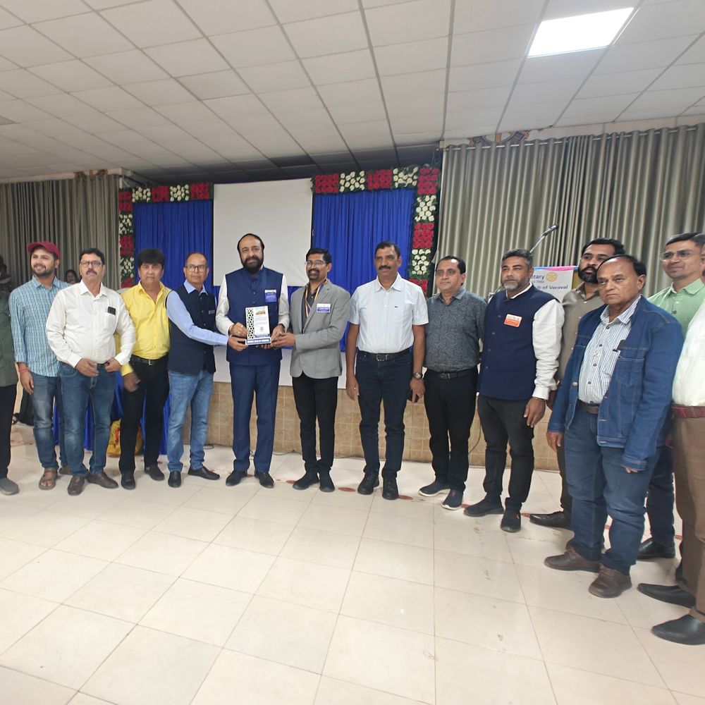 રોટરી ક્લબ વેરાવળમાં ડિસ્ટ્રિક્ટ ગવર્નરની મુલાકાત:આગામી વર્ષ માટે સેવાકીય પ્રોજેક્ટ્સનું માર્ગદર્શન અપાયું