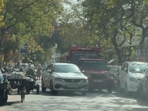 અમદાવાદની આનંદ નિકેતન, ઝાયડસ સહિતની સ્કૂલોને ઉડાવી દેવાની ધમકી, Board ના છેલ્લા પેપર વચ્ચે પોલીસ ઘટનાસ્થળે.