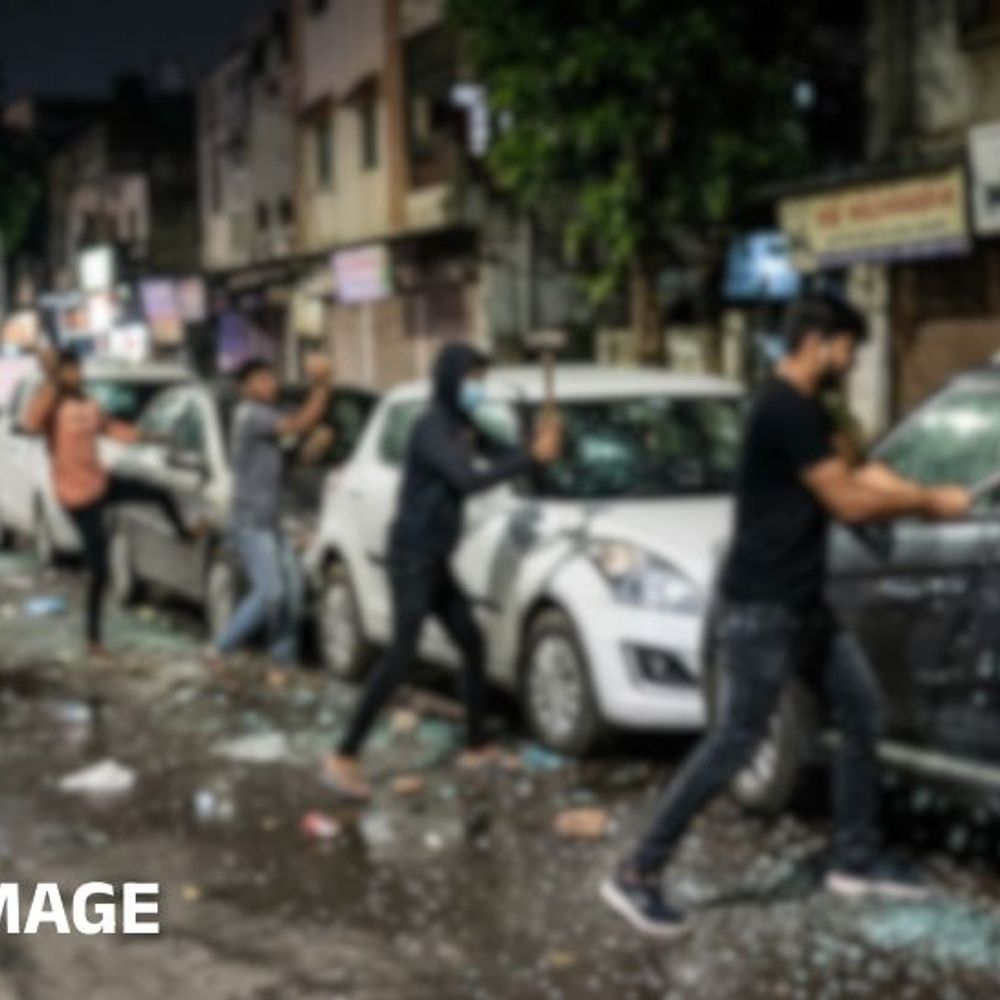 નારણપુરામાં સગીર સાથે સૃષ્ટિ વિરૂધ્ધનું કૃત્ય, આરોપીની ધરપકડ:ગાડીઓના કાચ તોડી શખ્સોએ આતંક મચાવ્યો, એક્સપ્રેસ હાઇવે પર અકસ્માતમાં બેના મોત