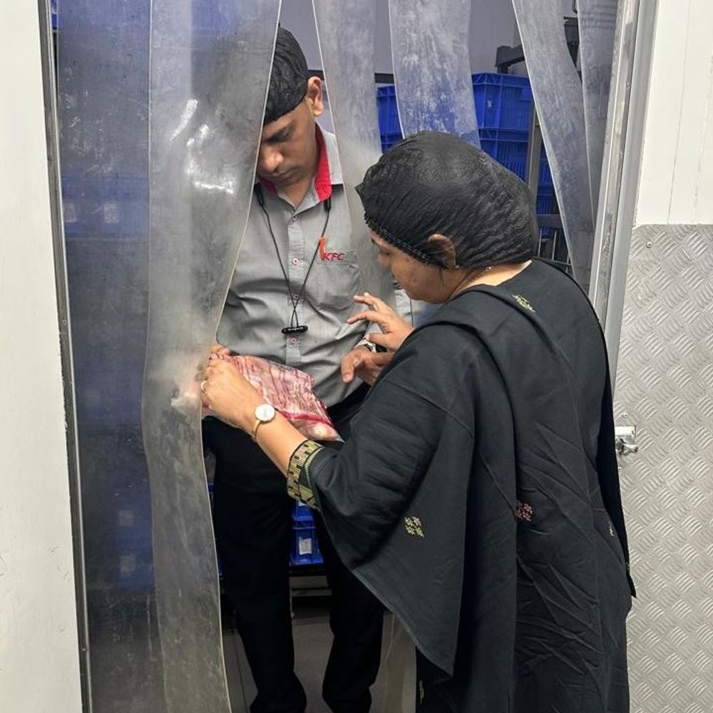 વલસાડ KFCમાં ફૂડ વિભાગની તપાસ:અધૂરા રાંધેલા ખોરાકના વાયરલ વીડિયો બાદ કાર્યવાહી