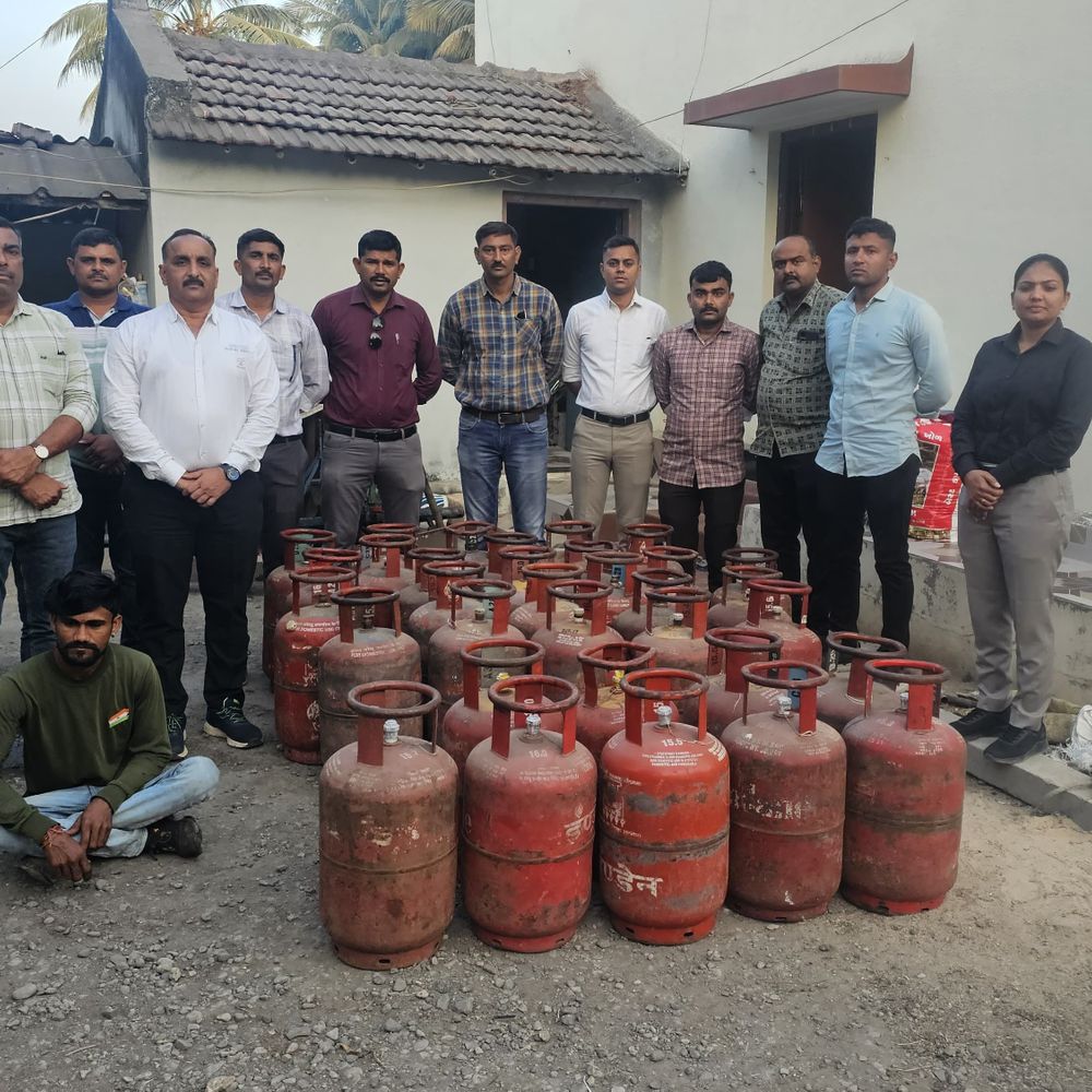 ગીર સોમનાથમાં SOGનો દરોડો, 33 સિલિન્ડર જપ્ત:નાવદ્રા ગામે 6 મહિનાથી ચાલતી ગેસ કાળાબજારીનો પર્દાફાશ