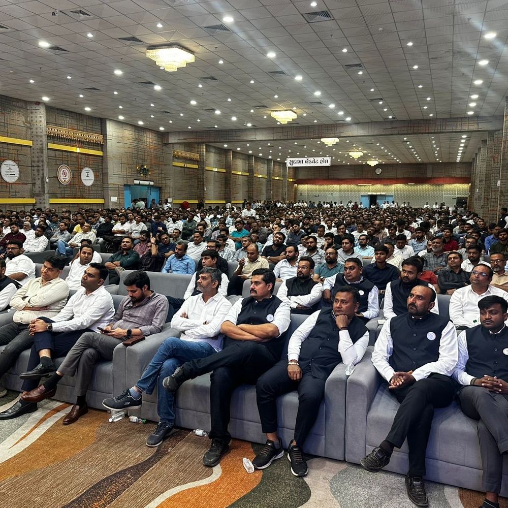 સુરત એરજેટ એસોસિએશને બ્લેકલિસ્ટ તૈયાર કર્યું:કાપડ માર્કેટમાં હવે 45 દિવસે પેમેન્ટ આપવું પડશે, કાપડના ભાવમાં 25થી 30 ટકાનો તોતિંગ વધારો ઝીંકાયો