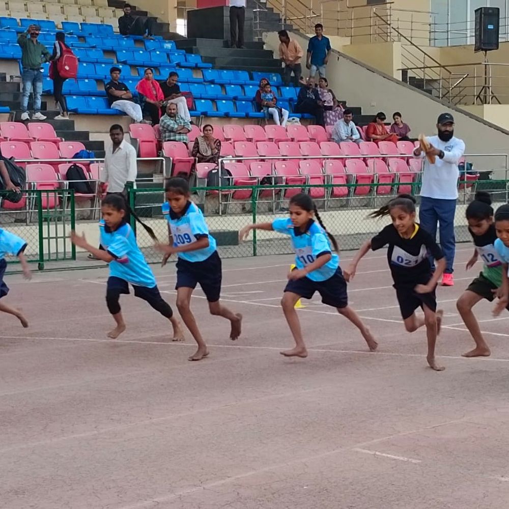 માંજલપુર સ્પોર્ટ્સ કોમ્પ્લેક્સમાં 1254 ખેલાડીઓનો બેટરી ટેસ્ટ:મધ્ય-દક્ષિણ ગુજરાતના 8 જિલ્લાના ઉભરતા ખેલાડીઓની પ્રતિભાની કસોટી