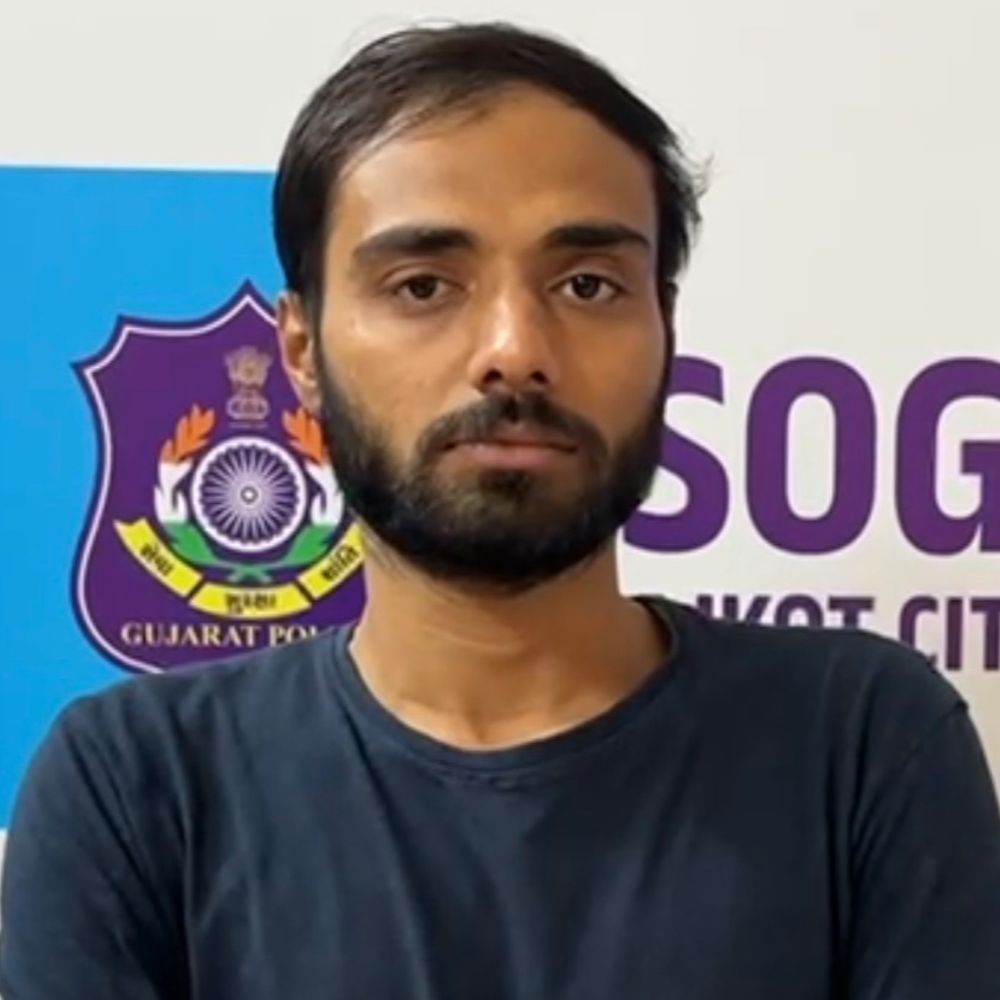 રાજકોટ સુધી પહોંચ્યો હાઈબ્રિડ ગાંજાનો વેપ્લો:SOGએ 2.42 લાખના મુદ્દામાલ સાથે આરોપીને પકડ્યો, પૂછપરછમાં અમદાવાદથી લાવ્યો હોવાનું રટણ શરુ કર્યું