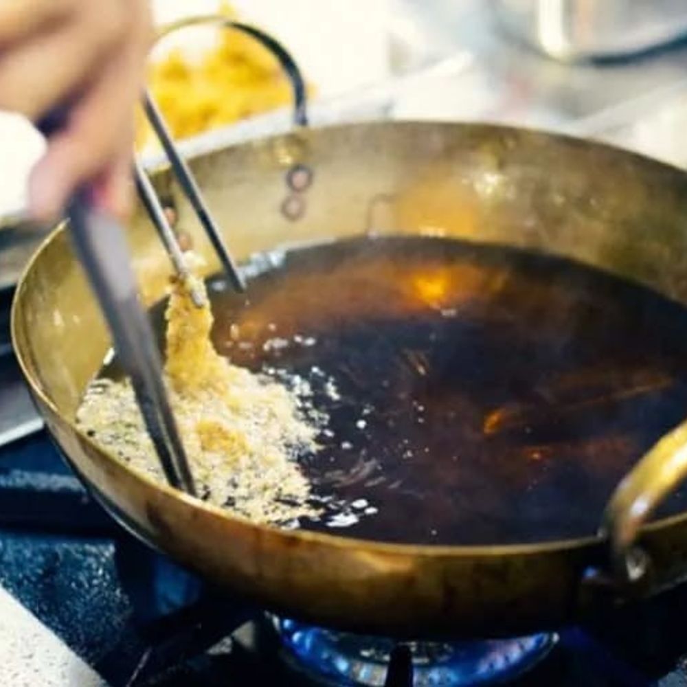 અમદાવાદીઓ બહારનું ખાતા પહેલા વિચારજો:સૌરાષ્ટ્ર ગાંઠિયા રથ સહિતના રેસ્ટોરન્ટ-દુકાનોમાં એકનું એક તેલ ફરીથી ઉપયોગમાં લેતા દંડ ફટકાર્યો