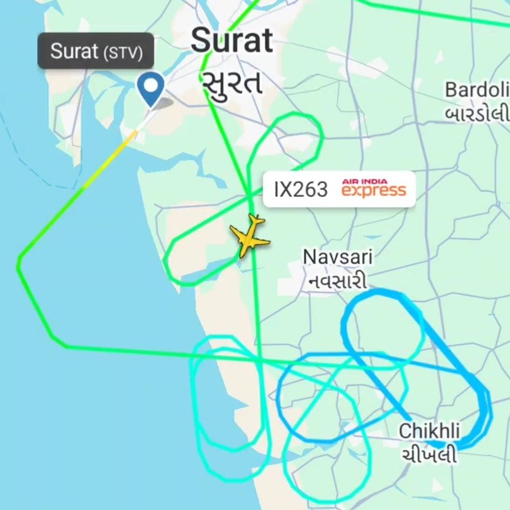 સુરતમાં મીની વાવાઝોડાનો કહેર:બેંગકોક-સુરત ફ્લાઈટના આકાશમાં 15 ચક્કર, દોઢ કલાક બાદ થયું સુરક્ષિત લેન્ડિંગ