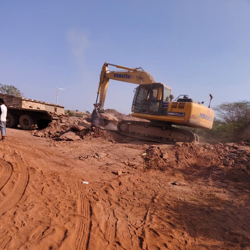 ખાણ-ખનીજ વિભાગની આકસ્મિક રેડ:વાંકાનેરના સમથેરવામાં ખનીજ ચોરી પકડાઇ,‎ બે મશીન સહિત રૂ. 80 લાખનો મુદ્દામાલ જપ્ત‎