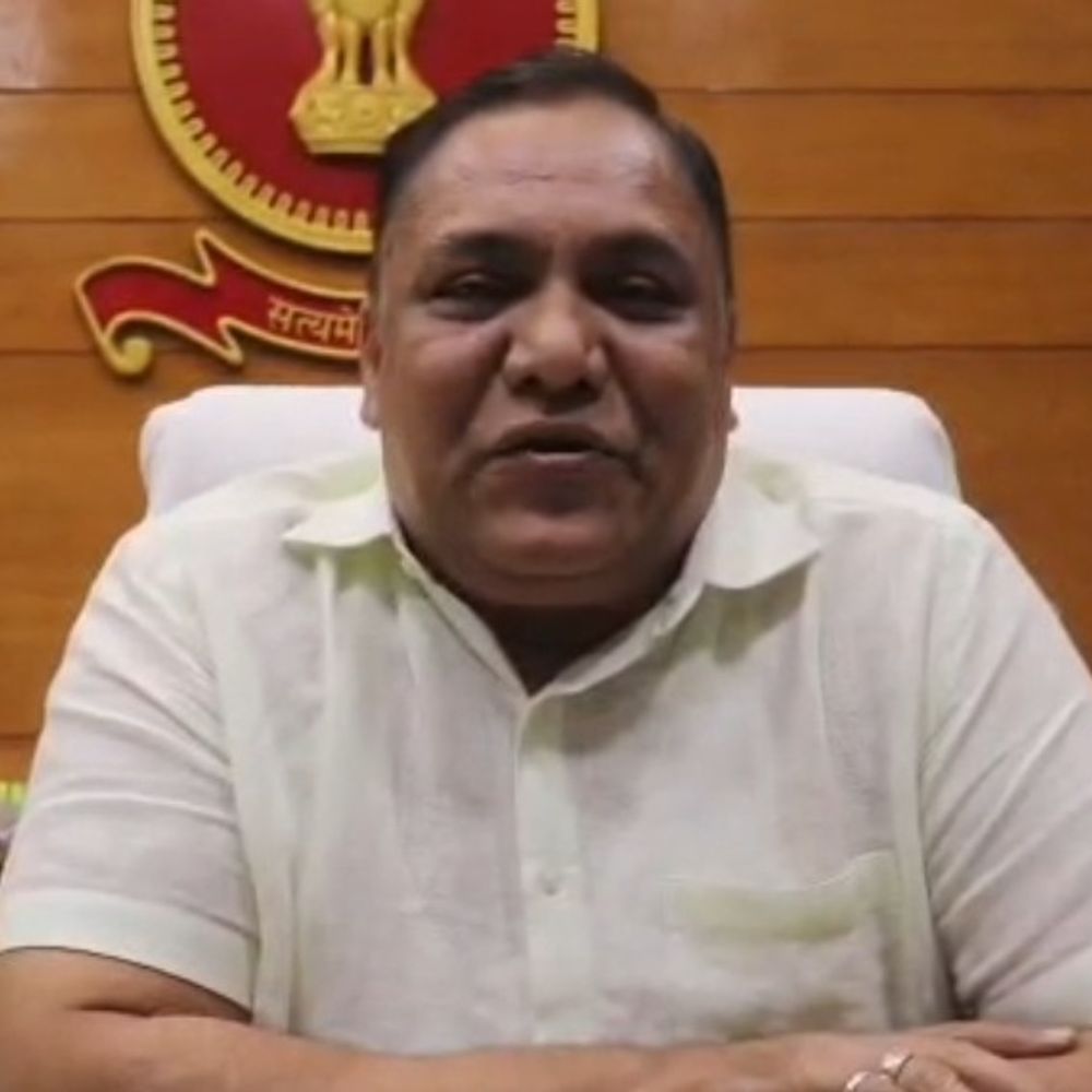 'અફવાઓથી ગભરાશો નહીં, વિશ્વાસ રાખો' જિલ્લામાં ગેસ પૂરતો:ગીર સોમનાથ જિલ્લા કલેક્ટરનો નાગરિકોને વિશ્વાસભર્યો સંદેશ