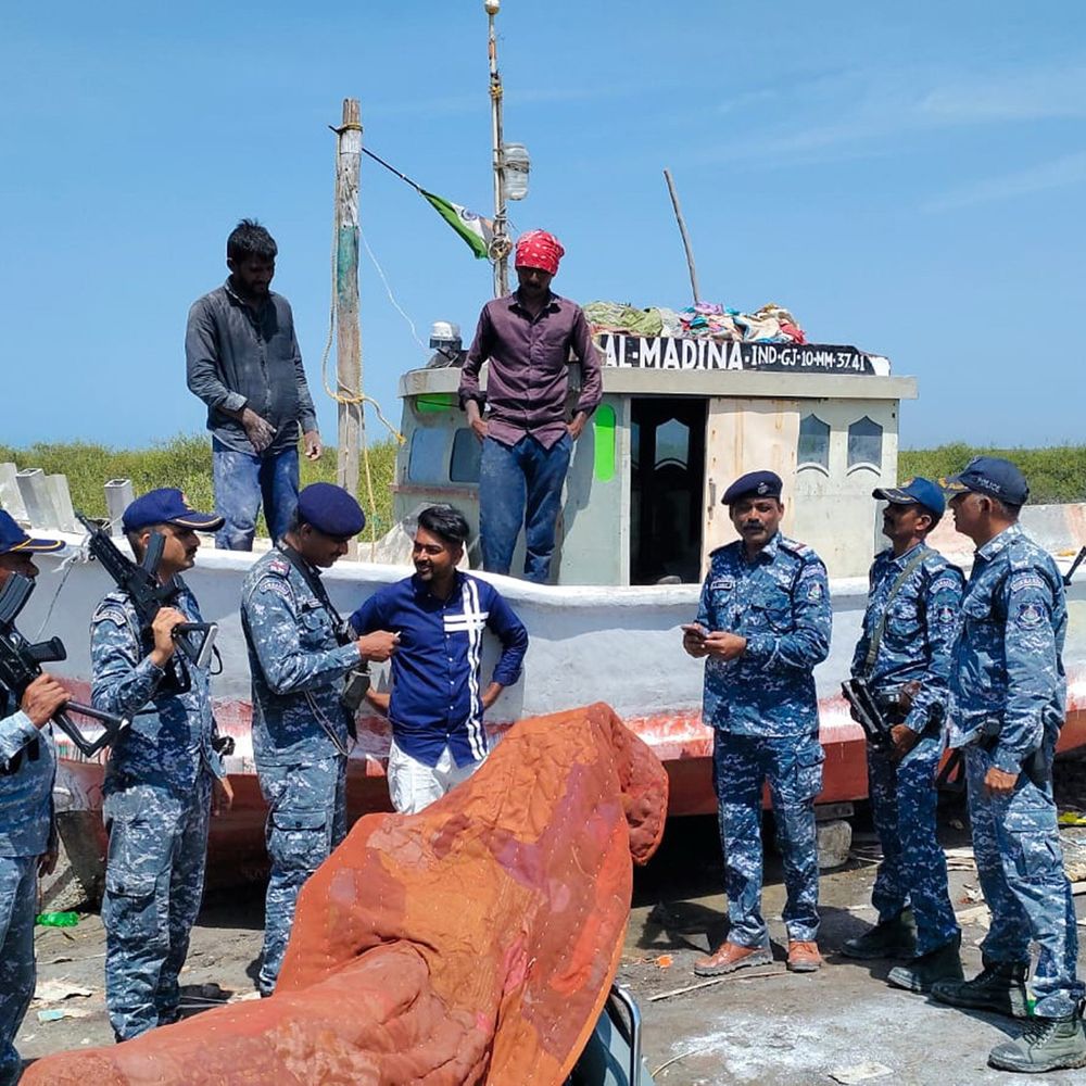 દરિયા કાંઠા વિસ્તારનું પેટ્રોલીંગ‎:દરિયાકાંઠે શંકાસ્પદ બોટ તેમજ ઈસમો, અવાવરૂ જગ્યાનું ચેકીંગ