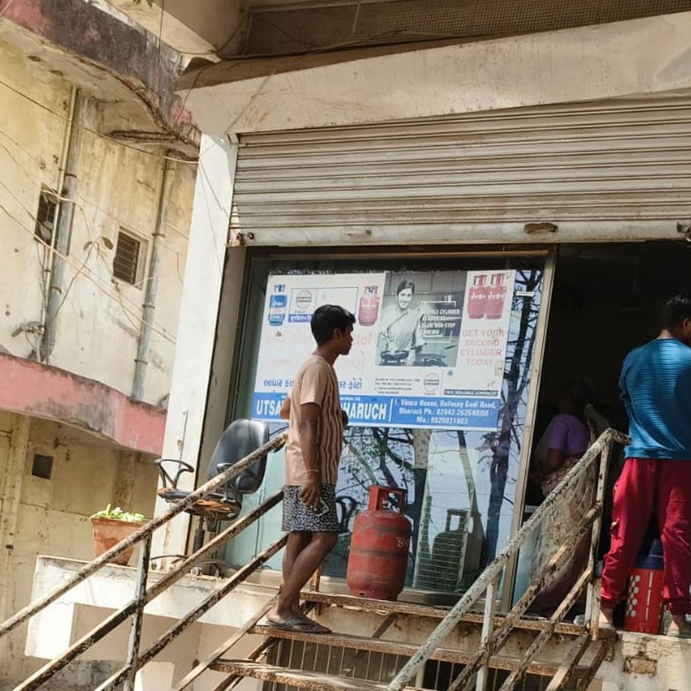 ગેસ‎એજન્સી પર રોજના 200 બોટલની નોંધણી:ભરૂચમાં ગેસની માગમાં 50 ટકાનો ઉછાળો, હવે 4 દિવસે બોટલ મળશે