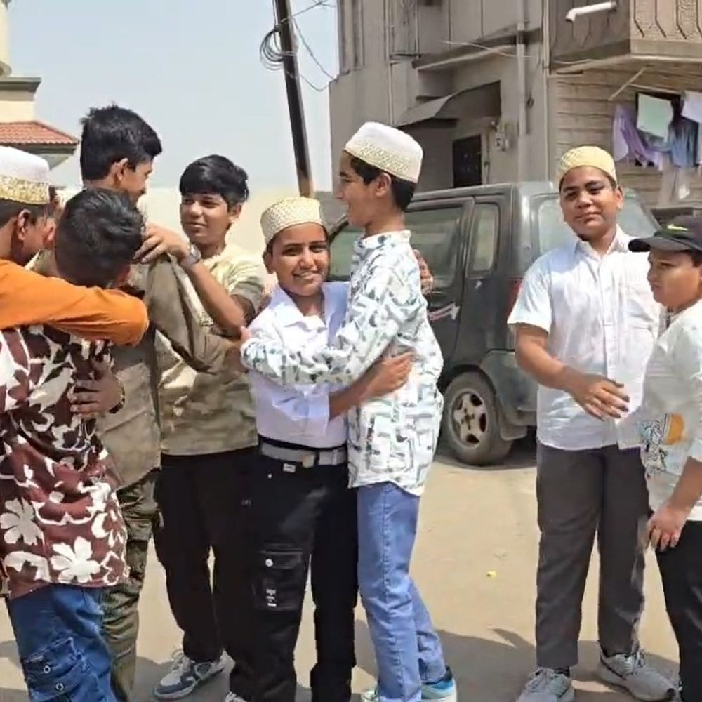 ભરૂચમાં દાઉદી વ્હોરા સમાજે રમજાન ઈદની ઉજવણી કરી:મસ્જિદમાં વિશેષ નમાઝ અદા કરી, એકબીજાને મુબારકબાદી પાઠવી