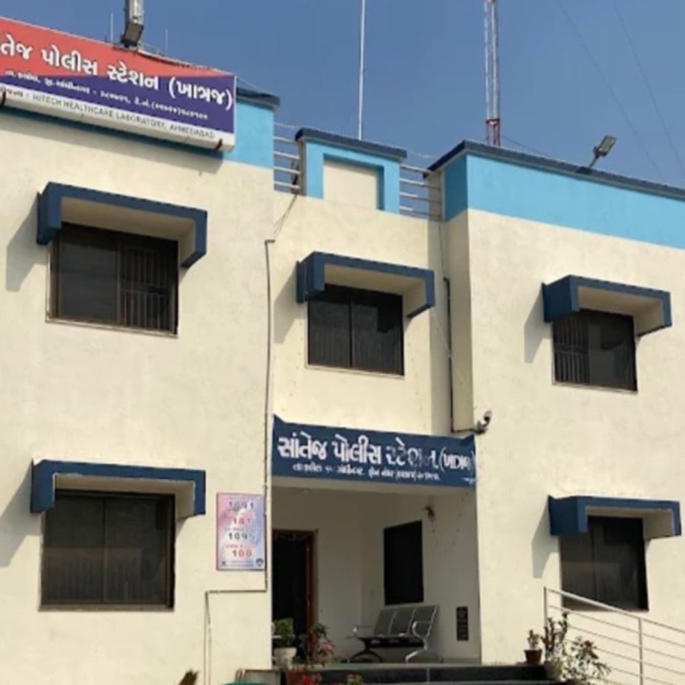 ફાર્મ હાઉસની રખેવાળી કરતા ચોકીદારનું જ ઘર અસુરક્ષિત:કલોલમાં પિતા પુત્રની બોર્ડની પરીક્ષા અપાવવા ગયા ને તસ્કરોએ ઘર સાફ કરી નાખ્યું, 2.80 લાખના દાગીના ચોરાયા