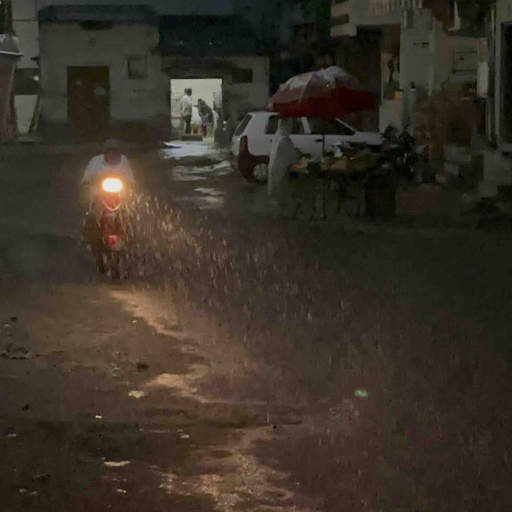 પાટણ સહિત ચાર તાલુકામાં કમોસમી વરસાદ:વાતાવરણમાં ઠંડક પ્રસરી, ખેડૂતોને ઊભા પાકને નુકસાન થવાની ચિંતા