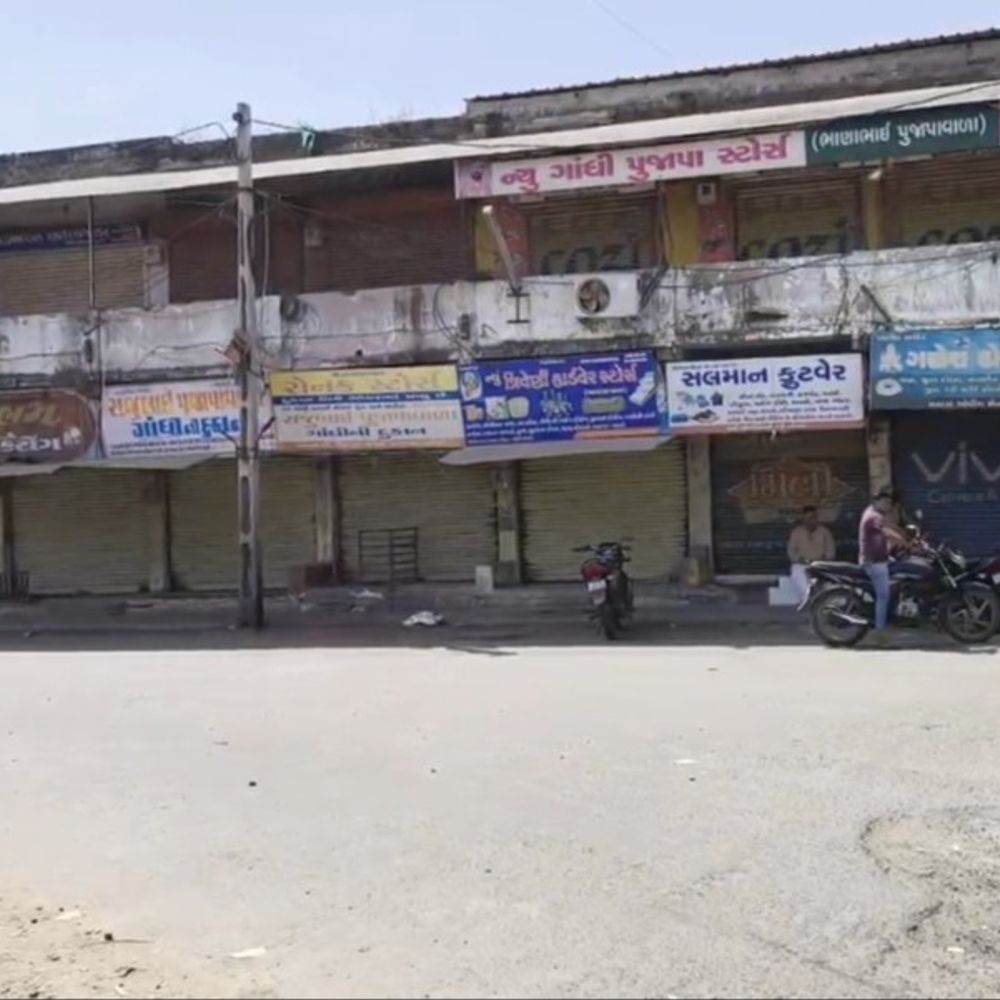 સરકારને 25 માર્ચ સુધીનું પશુપાલકોનું એલ્ટિમેટમ:દહેગામમાં વેપાર-ધંધા સજ્જડ બંધ, ઉત્તમ ડેરીની ગાડી આવતા દુધ ઢોળી નાખ્યું; વિવાદ ઉગ્ર બનવાના એંધાણ