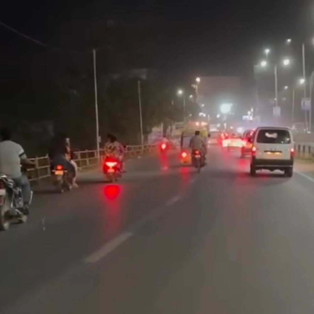 ગોધરામાં વાતાવરણ પલટાયું, તેજ પવન ફૂંકાયો:માર્ગો પર ધૂળની ડમરીઓ ઉડી ધૂંધળું વાતાવરણથી વાહન ચાલકોને મુશ્કેલી