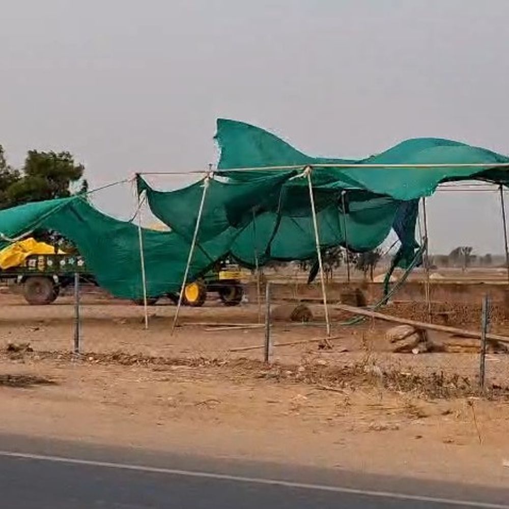 ચૈત્રના પ્રથમ નોરતે વાતાવરણમાં પલટો:હિંમતનગરમાં ધૂળની ડમરીઓ ઉડતા ખેડૂતો ચિંતિત