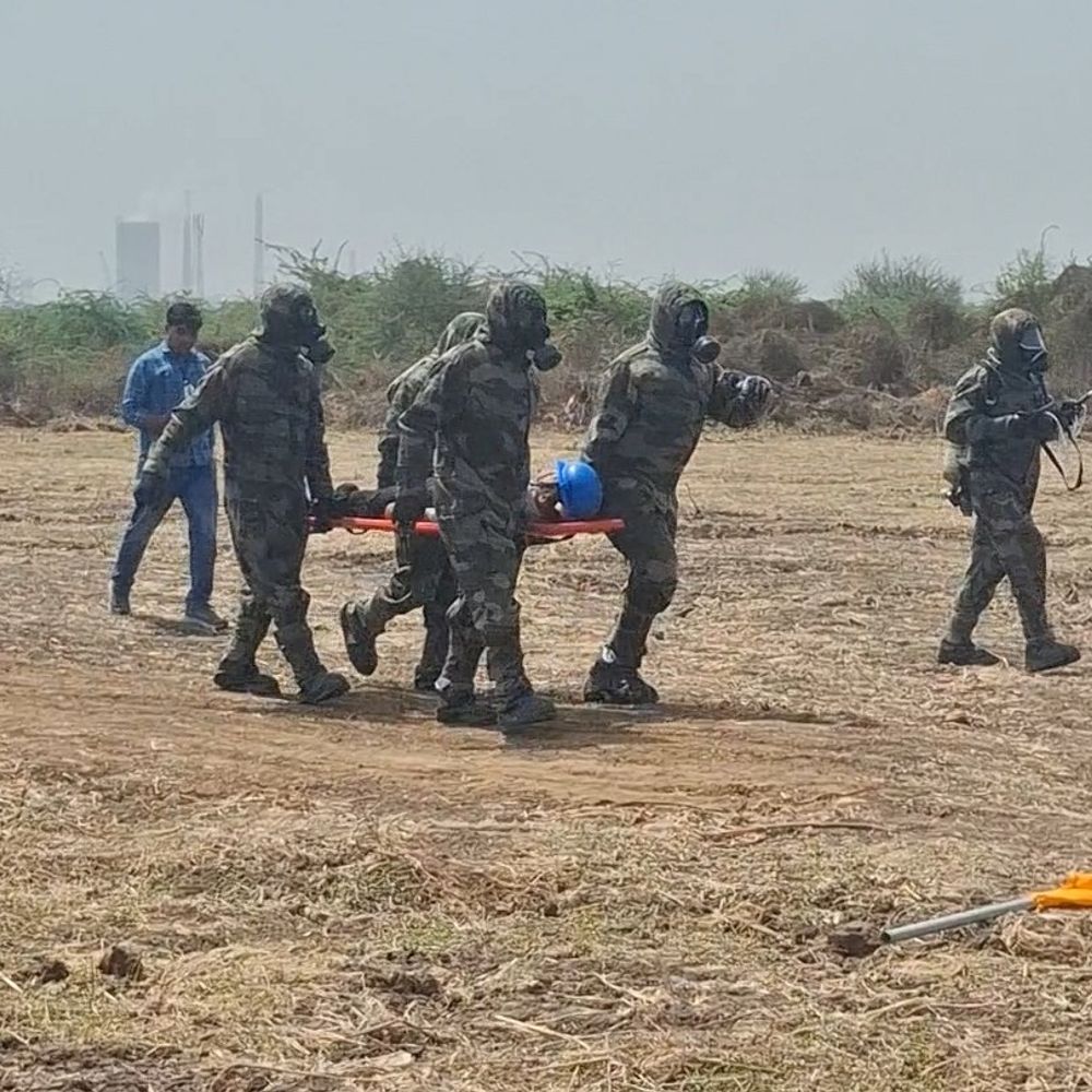 ભરૂચના ચાવજમાં ગેસ લીકેજ મોકડ્રિલ યોજાઈ:તમામ વિભાગોએ સંકલિત રીતે કામગીરી કરી આપત્તિ સંજોગોમાં ઝડપી પ્રતિસાદ આપવાની તૈયારીનું પ્રદર્શન કર્યું