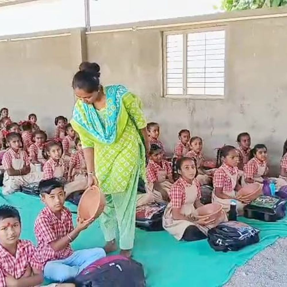 અનોખી પહેલ:સાવરકુંડલામાં પક્ષીપ્રેમીએ માટીના 1 હજાર કુંડાનું વિતરણ કર્યું