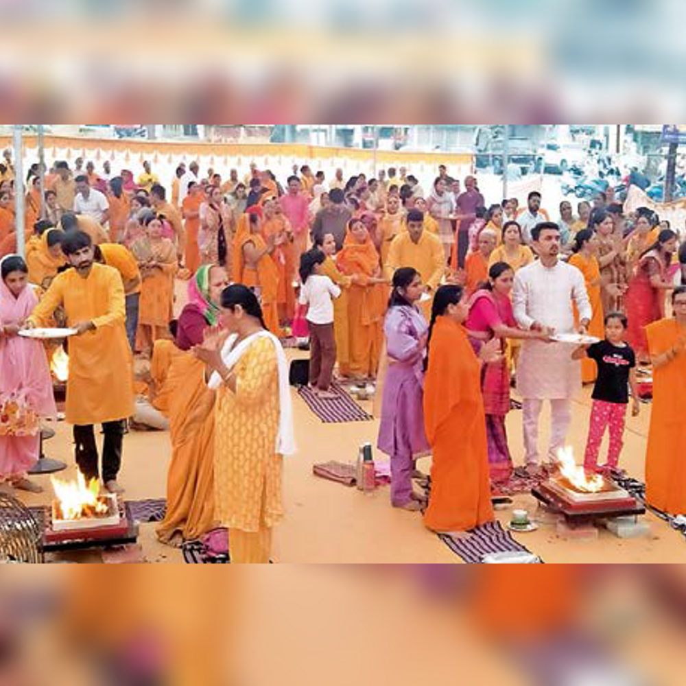 24 કુંડી ગાયત્રી મહાયજ્ઞ: ગાયત્રી પરિવારે 40 દિવસીય સવા લાખ મંત્ર જાપ કરી 15 મહિલાને ગર્ભ સંસ્કાર આપ્યા.