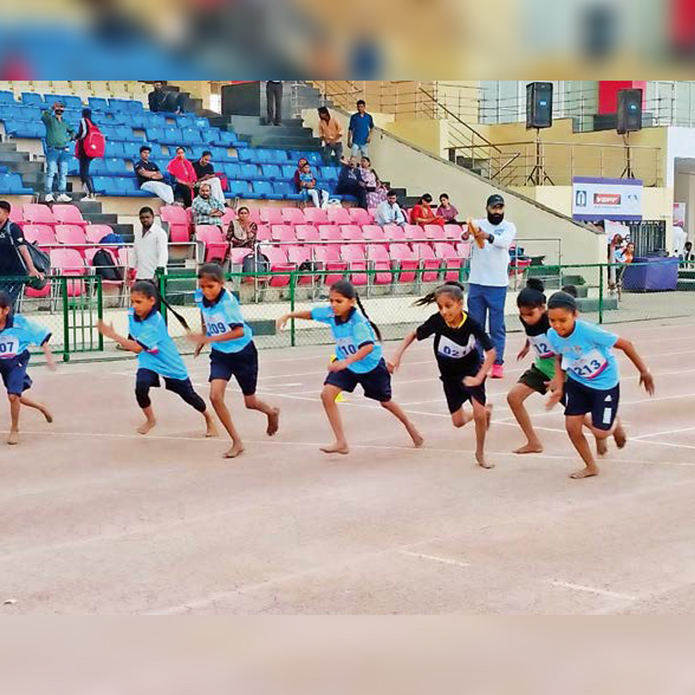 1254 ખેલાડીઓની પ્રતિભાની કસોટી: 800 મીટર દોડ અને જમ્પથી ખેલાડીઓની શક્તિ પરખાઇ.
