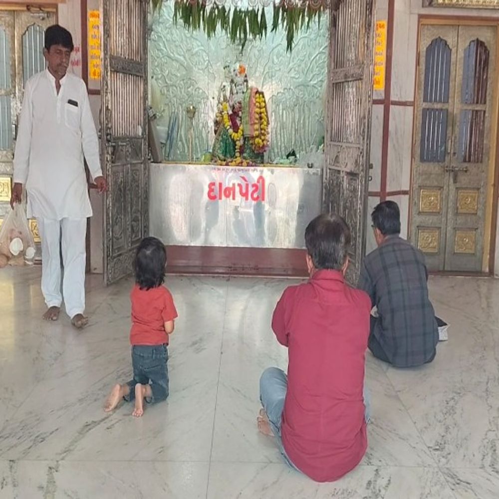 ચૈત્રી નવરાત્રીનો પ્રારંભ:ભાવનગર સહિત જિલ્લાભરમાં મંદિરો ખાતે વિશેષ પૂજા-અર્ચના કરાઈ, મંદિરોમાં ભક્તોની ભીડ