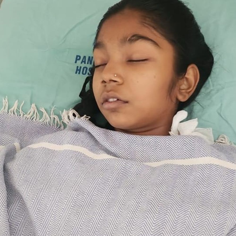 ડમ્પરની ટક્કર દીકરીના હાથમાં મલ્ટીપલ ફ્રેક્ચર અને 30 ટાંકા:રેપિડો ચલાવતા પિતાએ ઉછીના પૈસે દીકરીની સારવાર કરાવી, ડમ્પર માલિકે હોસ્પિ.નો ખર્ચ ન આપી હાથ અધ્ધર કર્યા