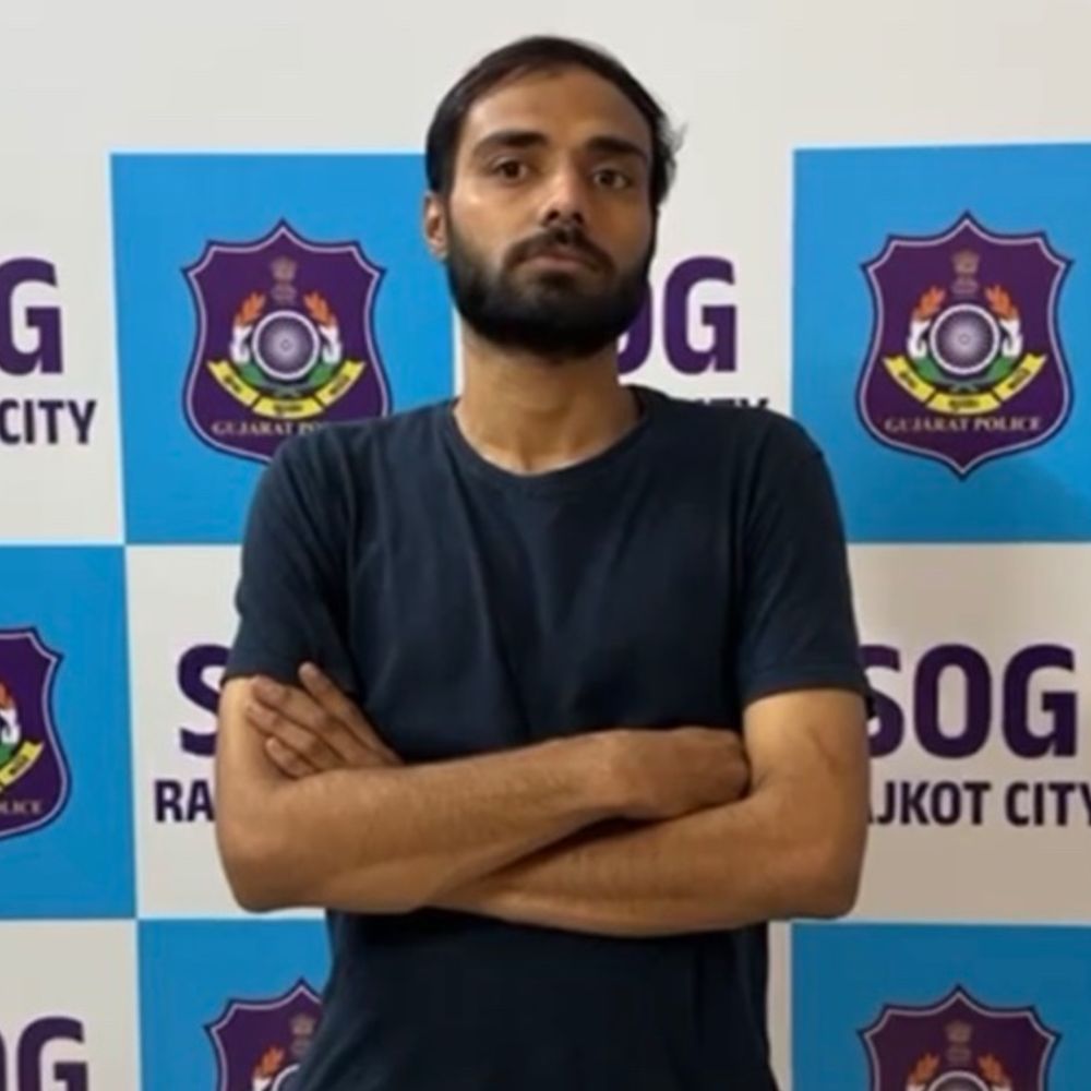 હાઈબ્રીડ ગાંજા સાથે ઝડપાયેલ શખ્સ 5 દિવસના રિમાન્ડ પર:મુંબઈથી ઇલેક્ટ્રિક સ્પીકરમાં ભરી પાર્સલ મારફત રાજકોટ લઇ આવતો હતો, ઘરમાંથી 10.36 લાખનો વધુ 296 ગ્રામ જથ્થો મળી આવ્યો