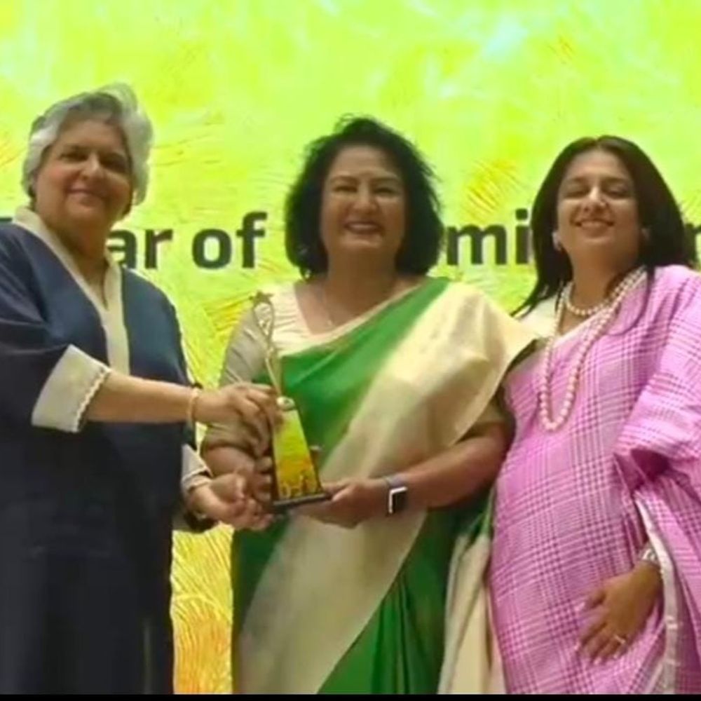 FLO વડોદરા દ્વારા મહિલા સશક્તિકરણનો મહાકુંભ:શિવાની પટેલે સ્મિતા જાટિયાને સોંપી કમાન, વર્ષ દરમિયાન 1,700 યુવતીઓને મળી રોજગારલક્ષી તાલીમ