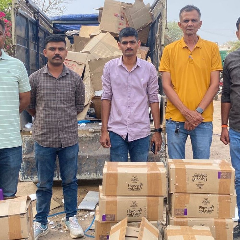 દારૂની હવે ટ્રાન્સપોર્ટથી હેરફેર:રાજસ્થાનથી કાપડનું બિલ બનાવી દારૂનો જથ્થો ટ્રાન્સપોર્ટમાં અમદાવાદ મોકલ્યો, પોર્ટર મારફતે કુબેરનગર આવતા પોલીસે ઝડપી લીધો