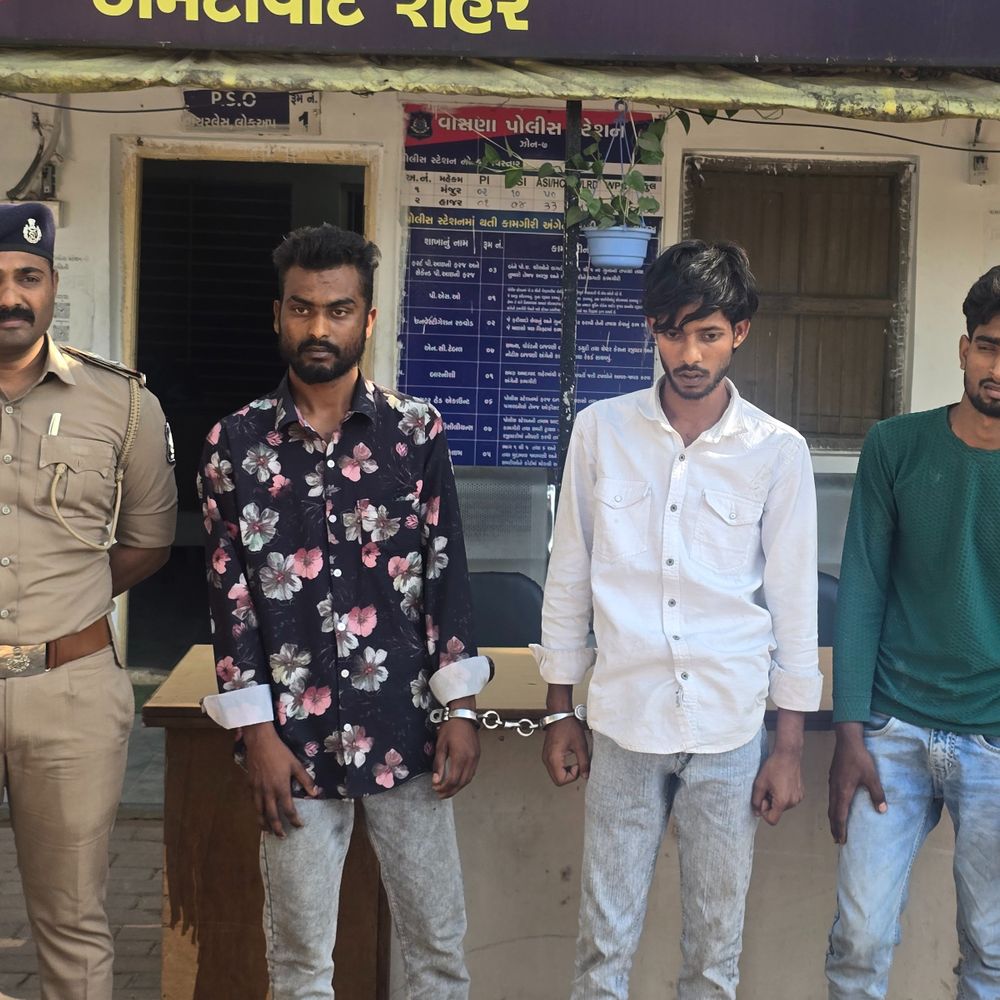 સગીરાને હોટલમાં લઈ જઈ દુષ્કર્મ કરવા ડુપ્લિકેટ આધારકાર્ડ બનાવ્યું:વાસણામાં 3 સગીરા અને 3 યુવક શંકાસ્પદ લાગતાં પોલીસ સ્ટેશને લવાતાં ભાંડો ફૂટ્યો, 3 લઘુમતી સમાજના યુવકની ધરપકડ