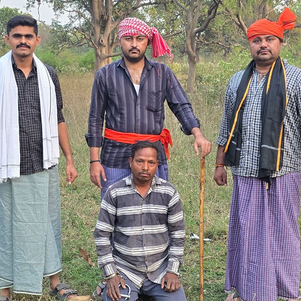 સુરત પોલીસનું ‘ઓપરેશન ઝારખંડ’:રૂ.50 માટે હત્યા કરી 18 વર્ષથી ફરાર ખૂંખાર આરોપીને પકડવા પોલીસે આદિવાસીનો વેશ ધારણ કર્યો, ગાઢ જંગલોમાંથી દબોચી લીધો