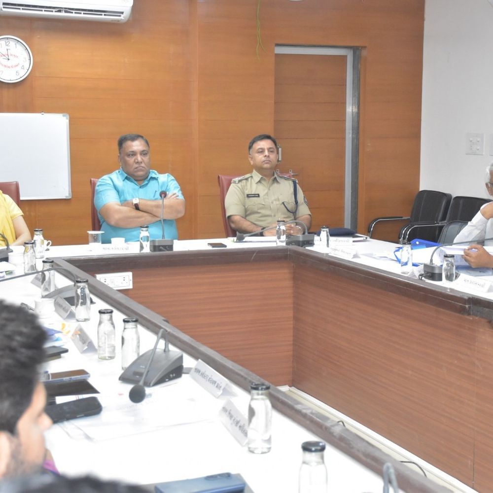 ઉનામાં 24 માર્ચથી ગરીબી સર્વે શરૂ થશે:ફરિયાદો, RTI અરજીઓનો સમયસર નિકાલ કરવા કલેક્ટરની સૂચના