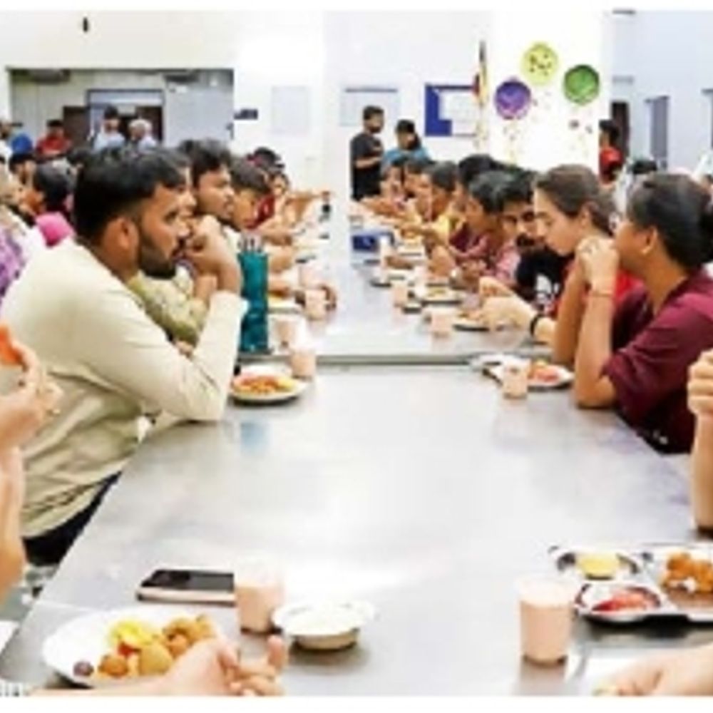 વગર પરવાનગીએ ઇફતાર પાર્ટી:સેન્ટ્રલ ગુજરાત યુનિ.ની મેસમાં એનએસયુઆઇ દ્વારા ઇફતાર પાર્ટીનું આયોજન, વિવાદનો વીડિયો વાઇરલ